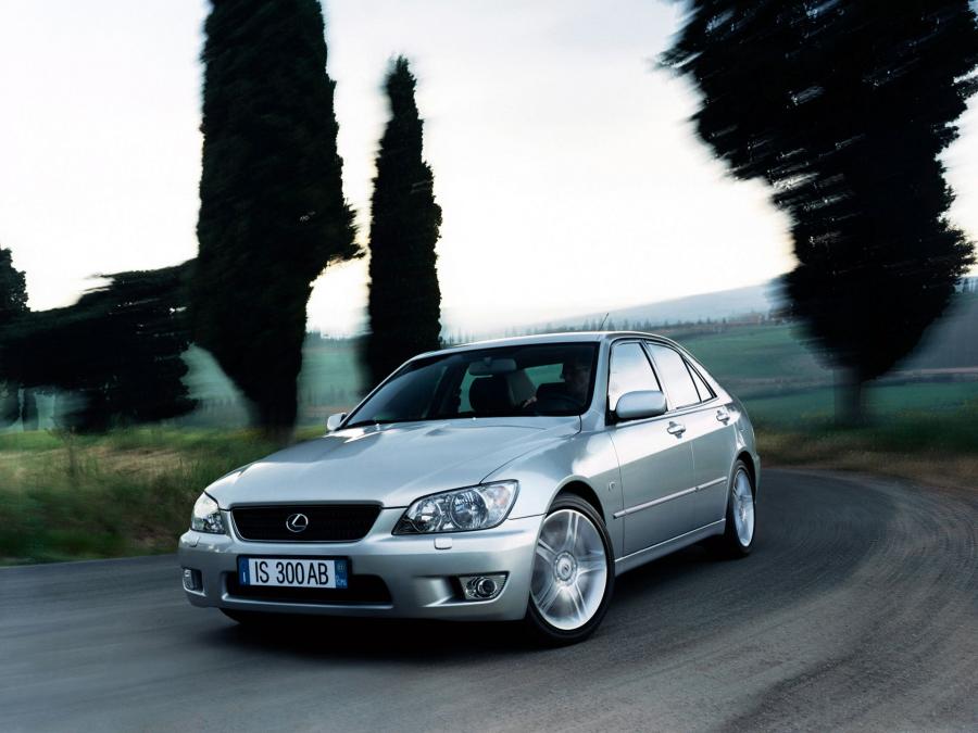  Lexus IS300 2001 года  (EU) (фото 1 из 9)
